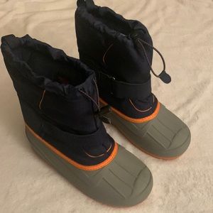 Cat and Jack boys boys Snow Winter shoes size 6